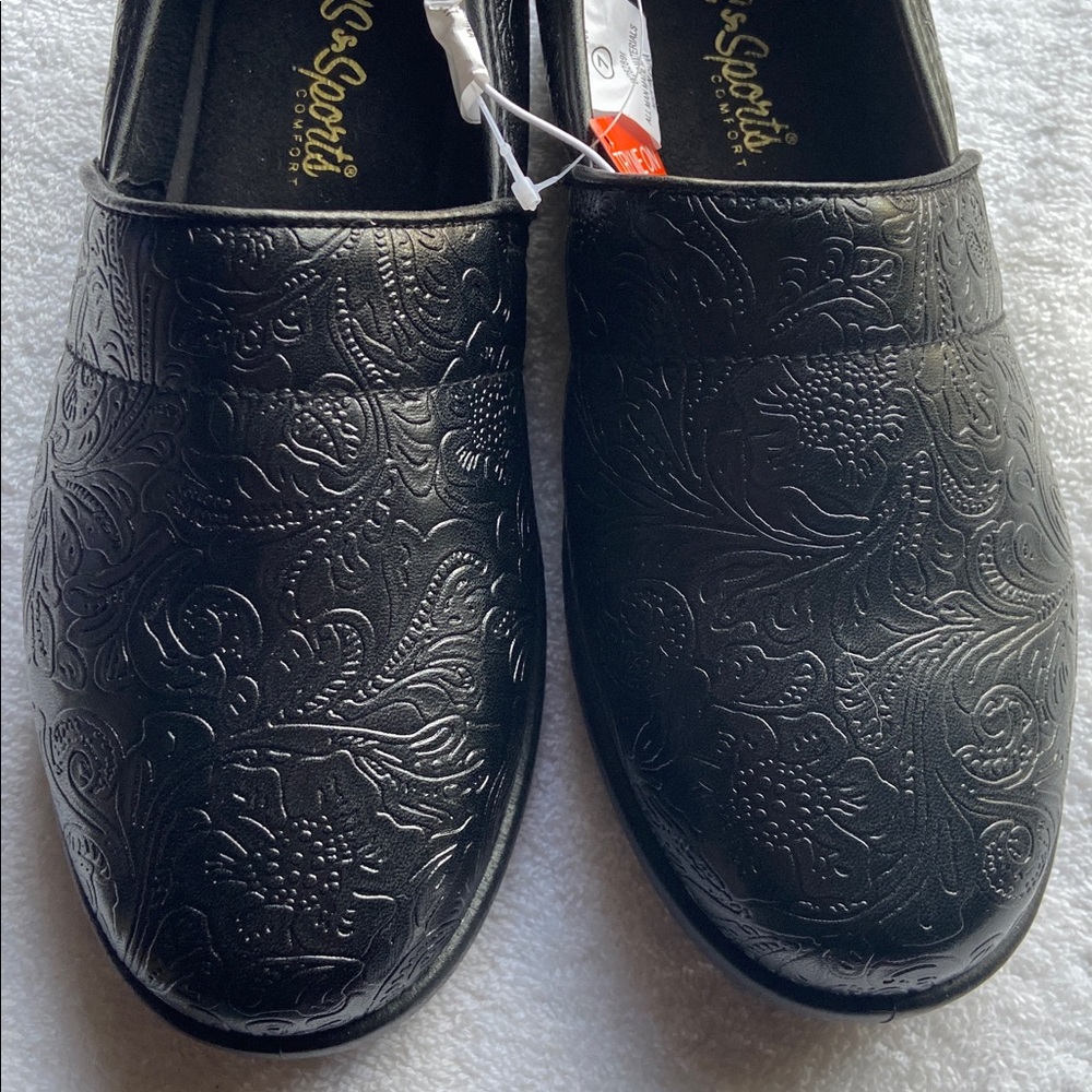 US Sports Comfort Women's Black Clogs Embossed Design Size 7